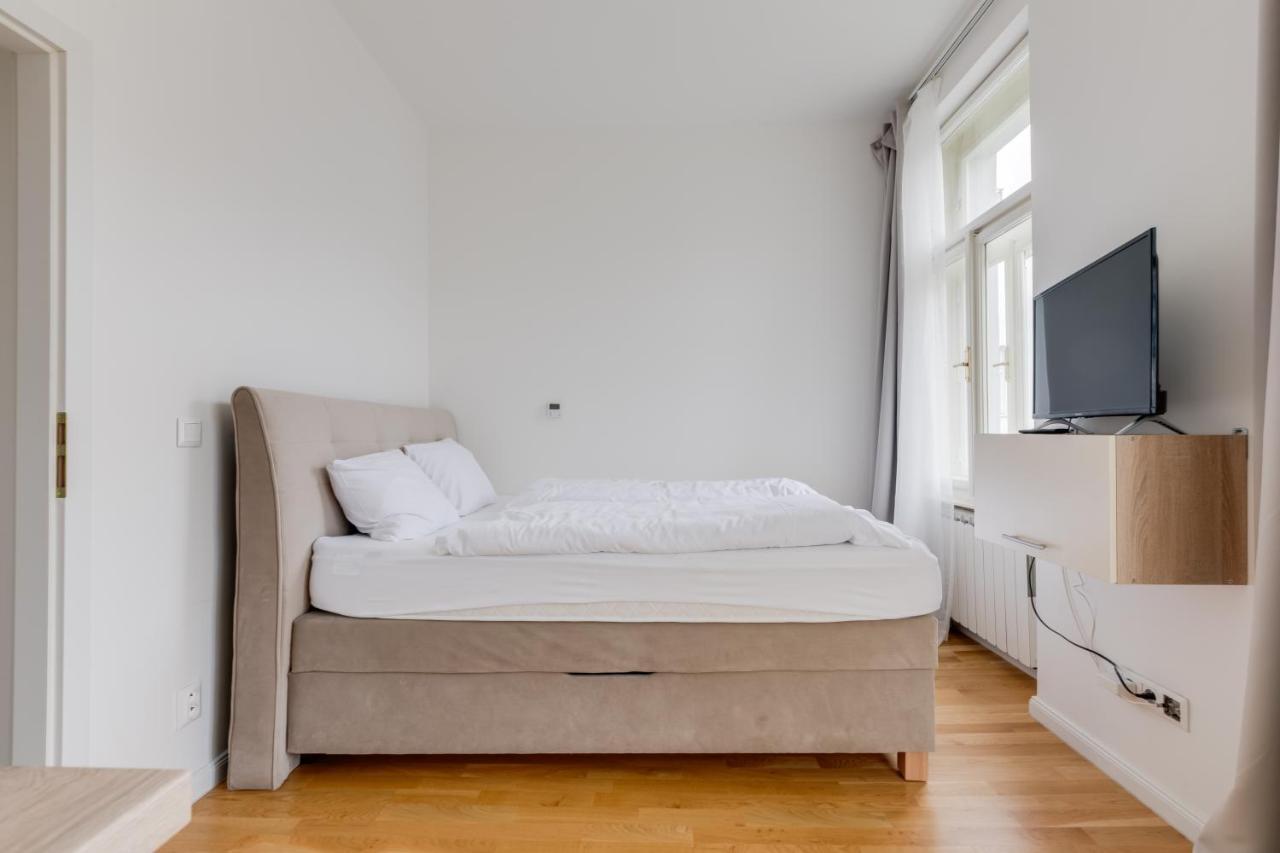 Jt'S Apartments Spanelska Str. Praag Buitenkant foto