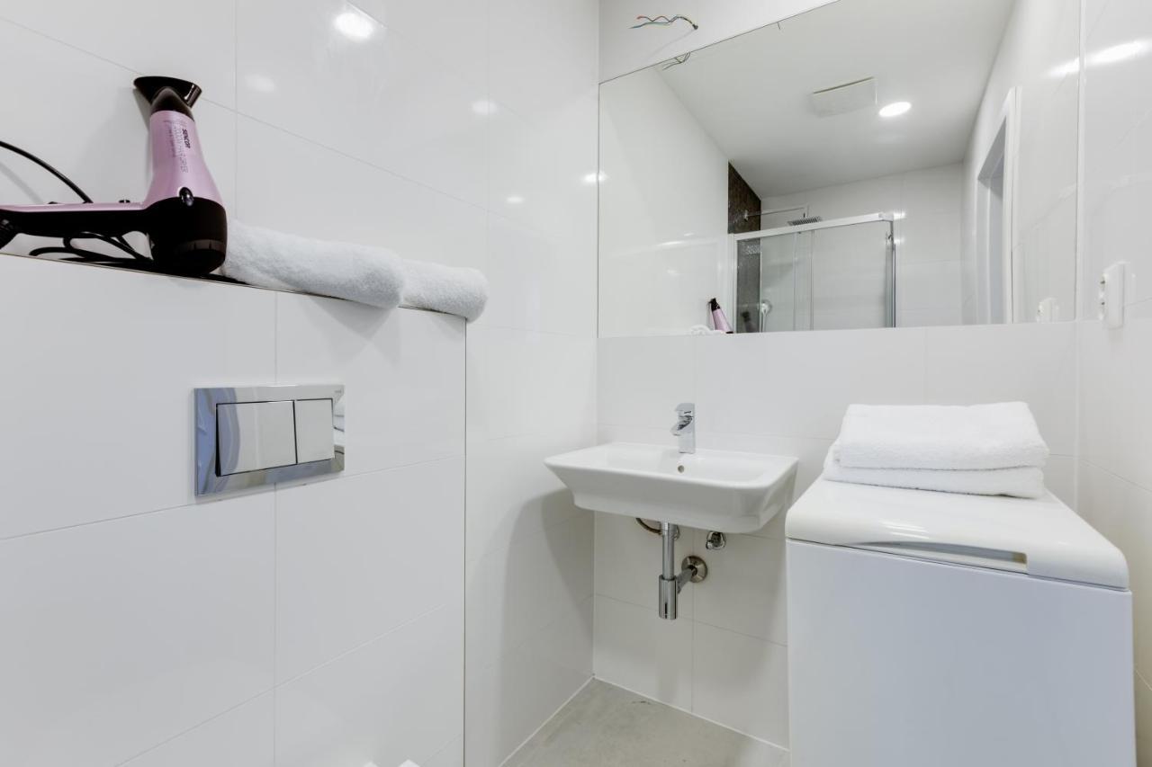 Jt'S Apartments Spanelska Str. Praag Buitenkant foto